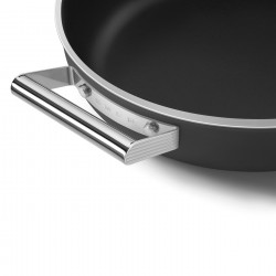 Ρηχή κατσαρόλα με καπάκι Smeg DPF2812BLM, 28 εκ., 4,3 λίτρα, κεραμική αντικολλητική επίστρωση, κατάλληλη για φούρνο έως 250 °C, χωρίς PFAS, κατάλληλη για επαγωγικές εστίες, μαύρη