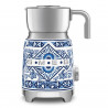 Συσκευή αφρισμού γάλακτος Smeg Dolce & Gabbana MFF01DGBEU, 500 W, 600 ml, Αυτόματη απενεργοποίηση, Χωρίς BPA, Μεσογειακό μπλε