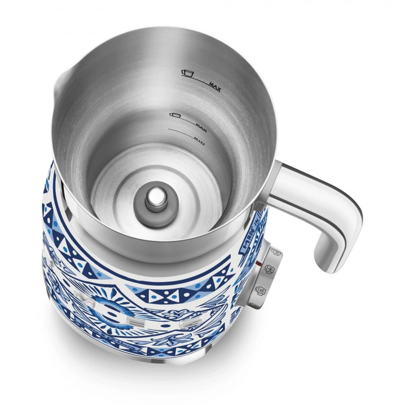 Συσκευή αφρισμού γάλακτος Smeg Dolce & Gabbana MFF01DGBEU, 500 W, 600 ml, Αυτόματη απενεργοποίηση, Χωρίς BPA, Μεσογειακό μπλε