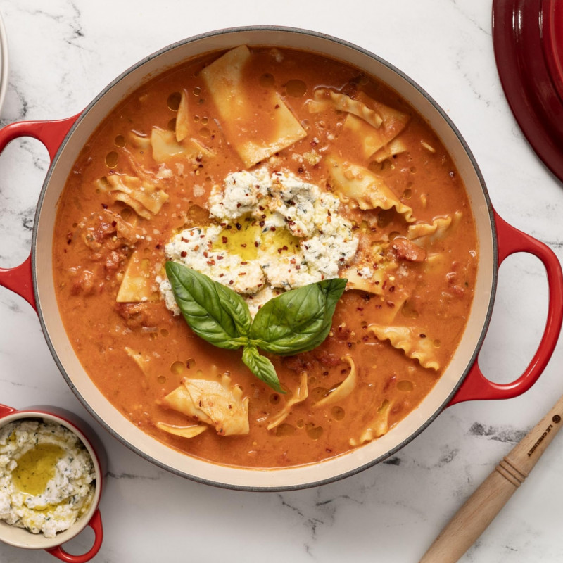 Χυτοσίδηρο ταψί-ροστέρ Le Creuset 21179300602430, 30 εκ., 6,2 λ., Καπάκι που κλείνει αεροστεγώς για τη διατήρηση των αρωμάτων, Φούρνος έως 260 °C, Επαγωγή, Κόκκινο