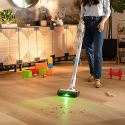 Κάθετη ηλεκτρική σκούπα Levoit VortexIQ LSV-V221-VEU, 210 W, 0,85 λ, 50 λεπτά, 3 επίπεδα ισχύος, Πράσινο φως στη βούρτσα NeoSight™, Φίλτρο HEPA 5 επιπέδων, Κεφαλή 180°, Λευκό/ασημί